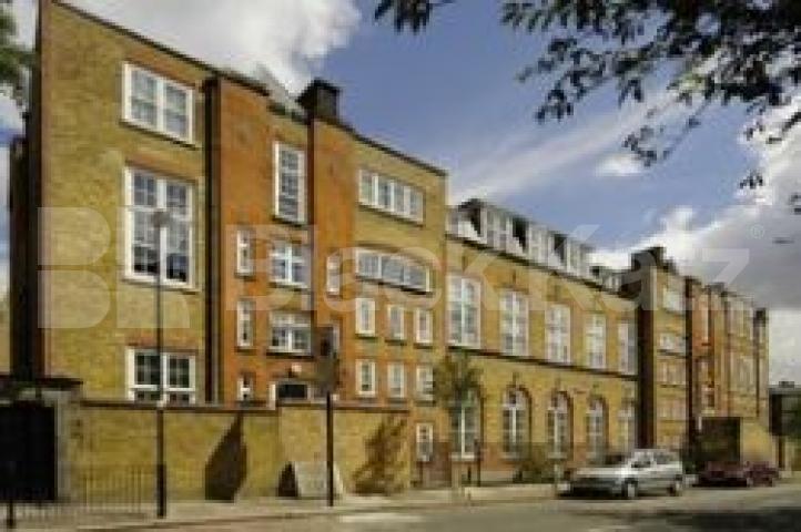 			MUST SEE !!!!!!!, 1 Bedroom, 1 bath, 1 reception Flat			 Tollington Road, HOLLOWAY N7